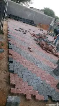 Interlocking paving installation